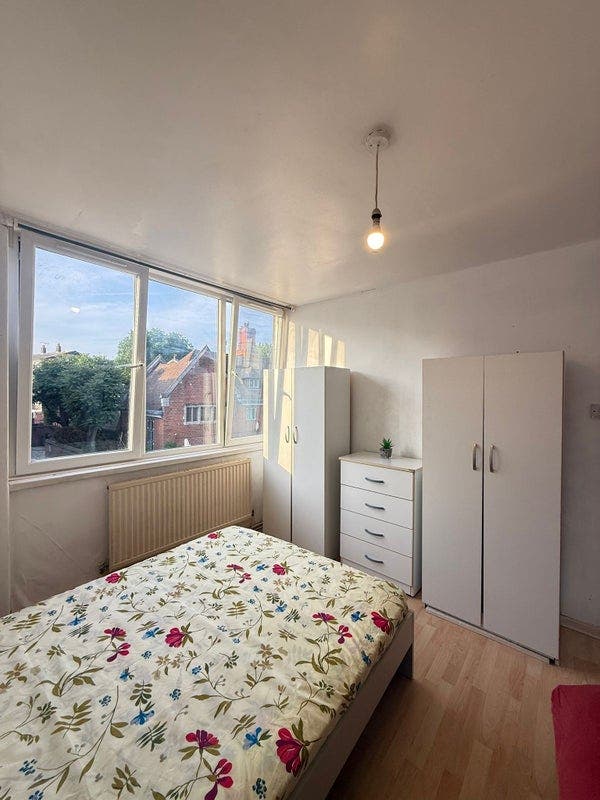 Bright room for 740&pound;🦋 Main Photo
