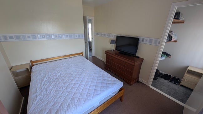 Double room for rent to one professional male Main Photo