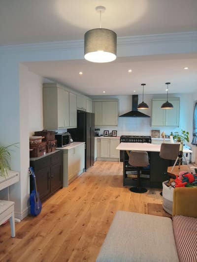 Large double room in family home   Main Photo