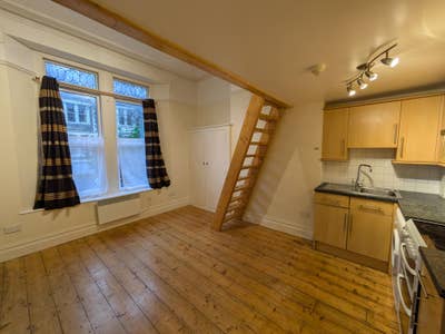 Mezzanine Studio Flat Near Redland Station Main Photo