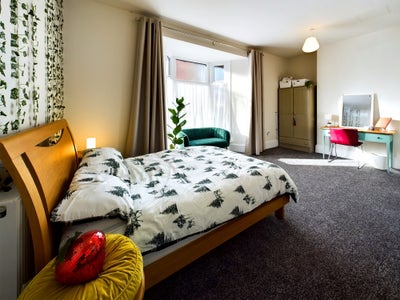 Large en-suite room avaliable  Main Photo