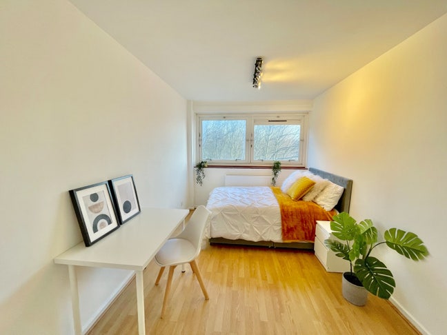 Stylish Renovated 3 Bed Flat close to King's Cross Main Photo