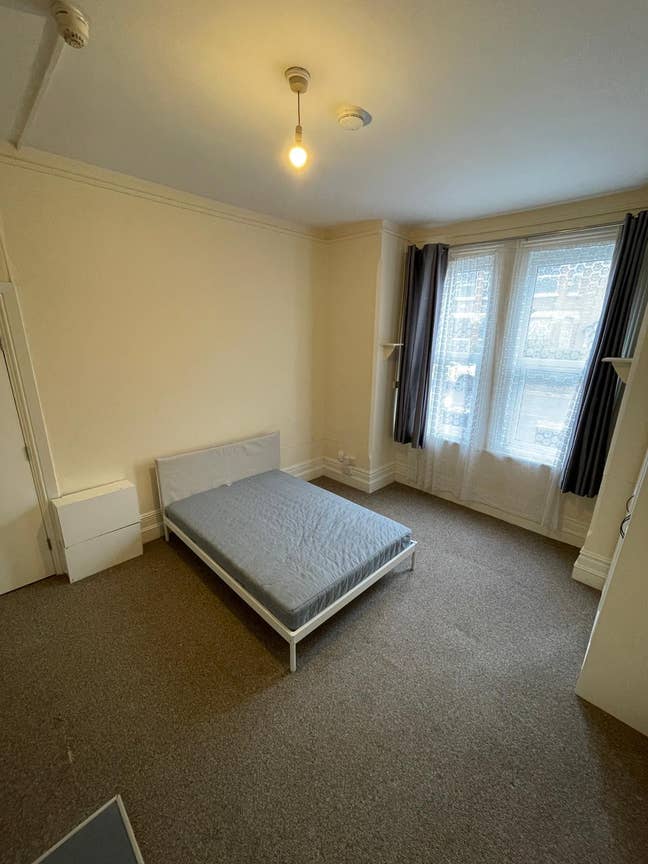 Massive room with your own kitchen, Nr H/S & BR Main Photo