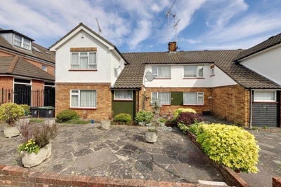 2 Bed Maisonette: 5 min walk to Loughton Station Main Photo