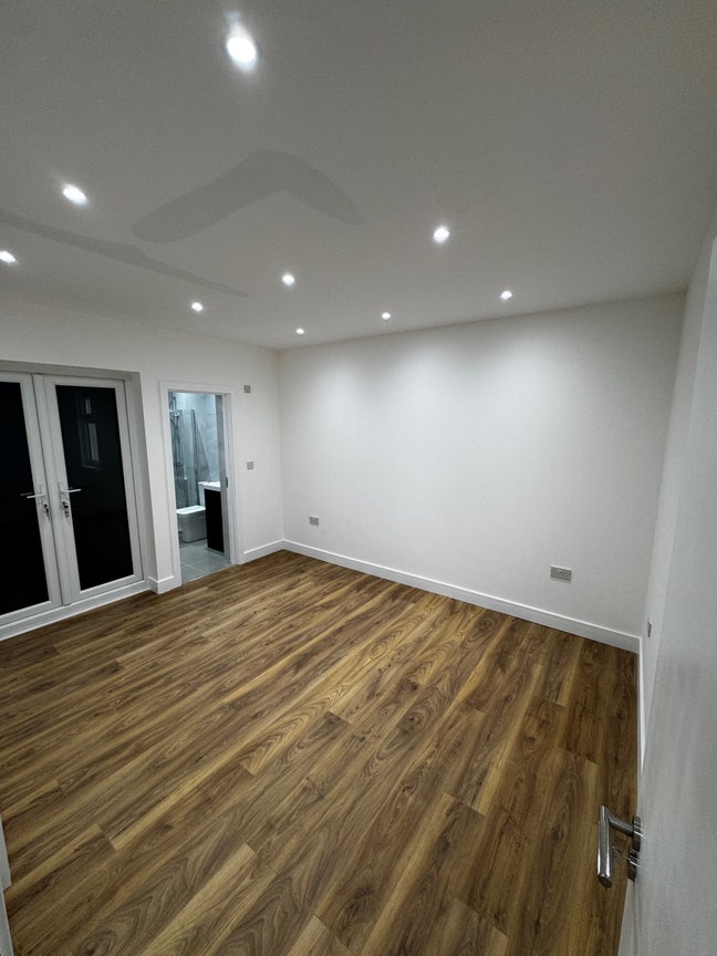 Amazing five bedroom house  Main Photo