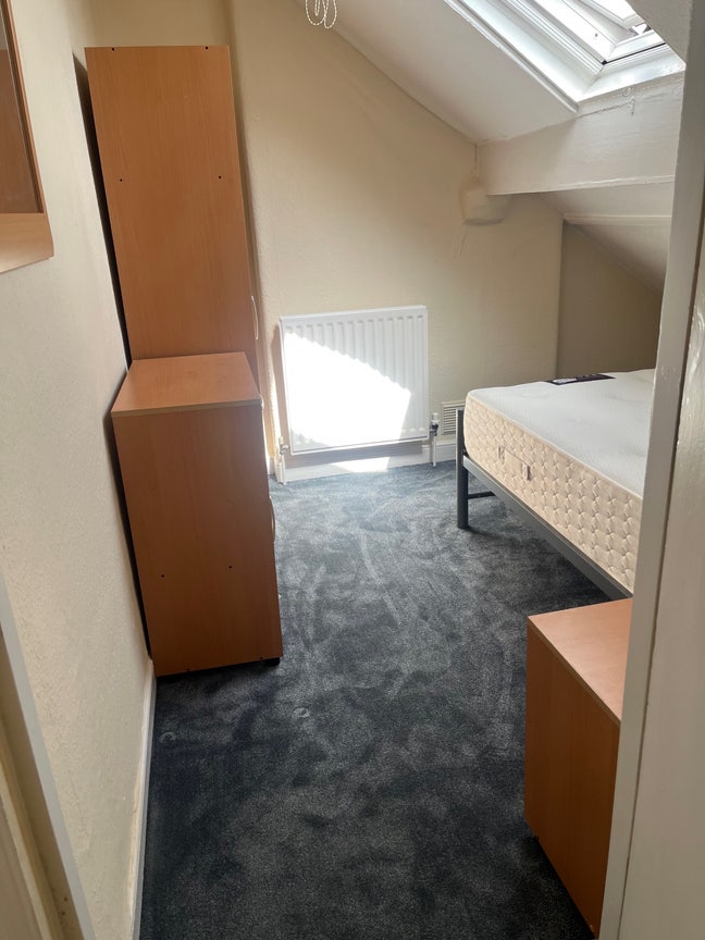 Single Room in Large Shared House Main Photo