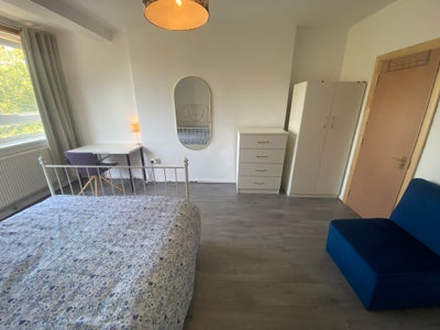 Double W/Private Balcony! 3 Bedroom Flat!! Main Photo