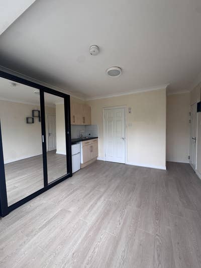 Delightful, Bright and Cosy Ensuite Room Main Photo