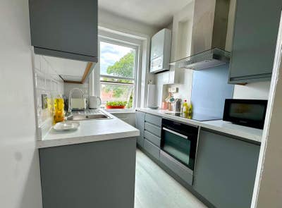 One bed flat in barons court road  Main Photo