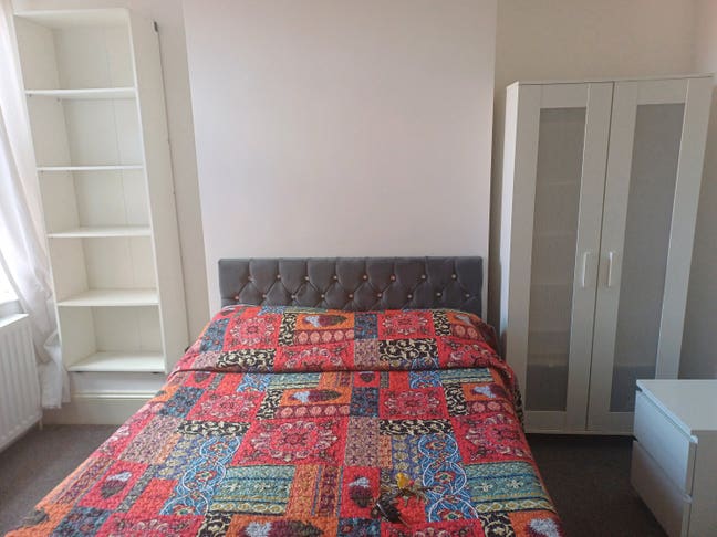 Lovely Large Bright Newly Decorated Double Room Main Photo
