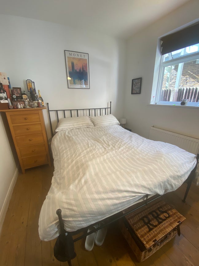 Double Room (King-sized) - 5 mins to Clapham South Main Photo
