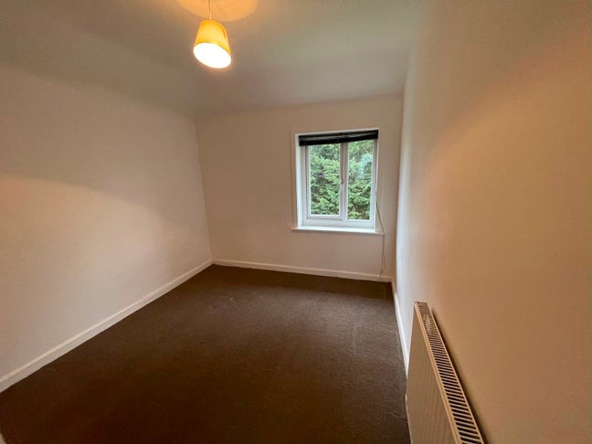Semi-detached 3 beds house  Main Photo