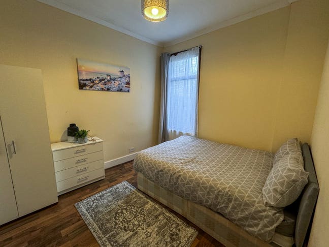 West Ham/Stratford Doubme room.M Main Photo