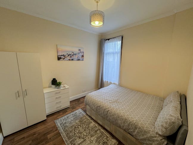 West Ham/Stratford Doubme room.M Main Photo