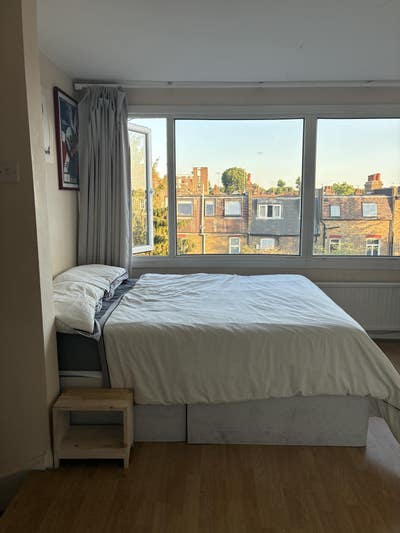 Room available in a house near river with Garden Main Photo