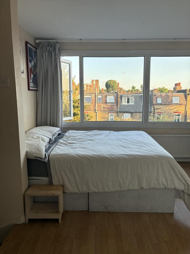 Room available in a house near river with Garden Main Photo