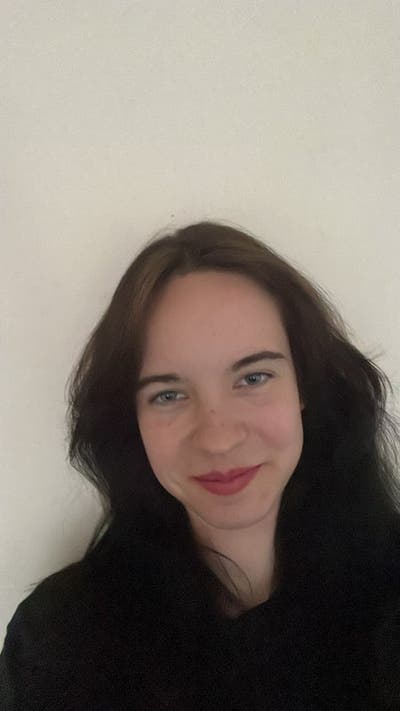 23 year old Female seeks a double room Main Photo
