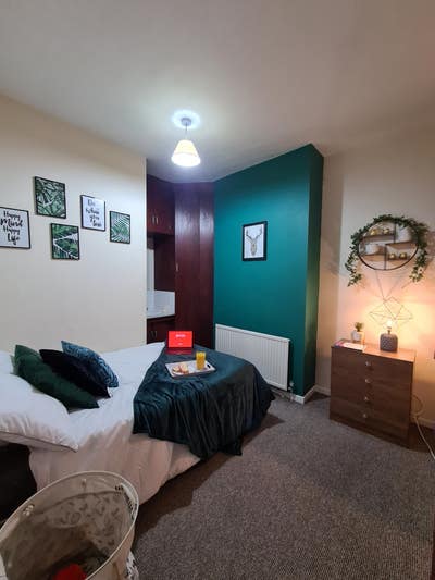 Cosy Double Room in Fallowfield– Bills Included! Main Photo