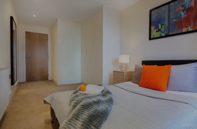 Large Double Ensuite & Garden Walk to Canary Wharf Main Photo