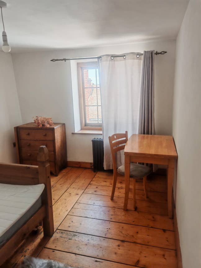 Double Room in Charming Town Centre Property  Main Photo