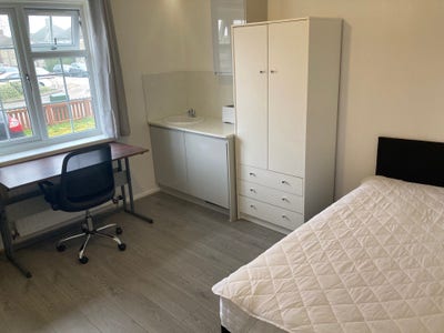 Furnished Double Room Available To Rent CB1 Main Photo
