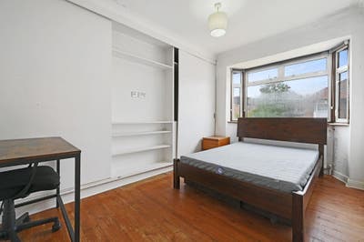 Lovely Double Room East Acton &pound;1050 Bills Included Main Photo