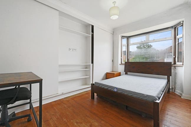 Lovely Double Room East Acton &pound;1050 Bills Included Main Photo
