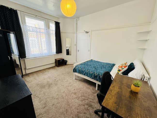🏡Stylish & Spacious Double Rooms💸Bills Inc LE2 Main Photo