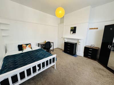 🏡Stylish & Spacious Double Rooms💸Bills Inc LE2 Main Photo