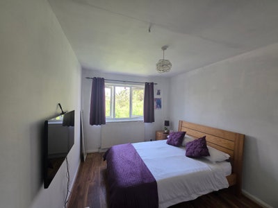 Lovely, spacious room on a friendly road (single o Main Photo