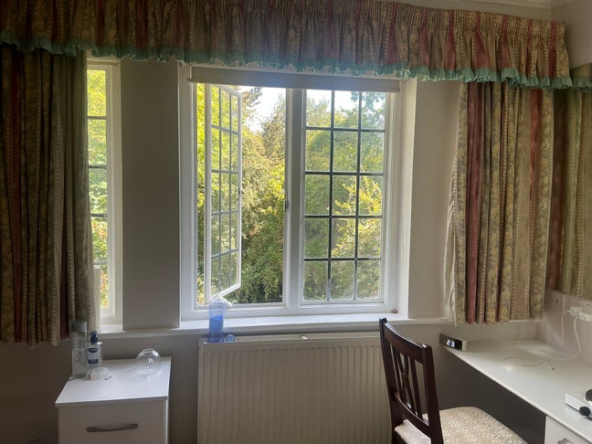 Golders Green, Professional person to share flat. Main Photo