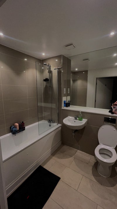 Room available in a spacious 2- Bedroom Duplex Main Photo