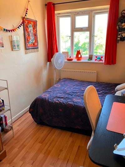 Double room available in lovely home in Hoxton  Main Photo