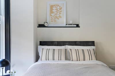 Beautiful Room in Professional House Share Main Photo