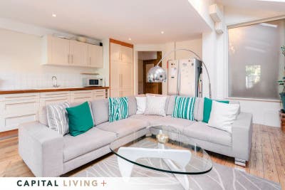 Large Double in East Putney - 5min to the 🛤️🛒🛍! Main Photo