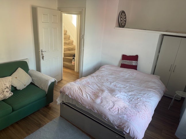 Double room available immediately SW18 Main Photo
