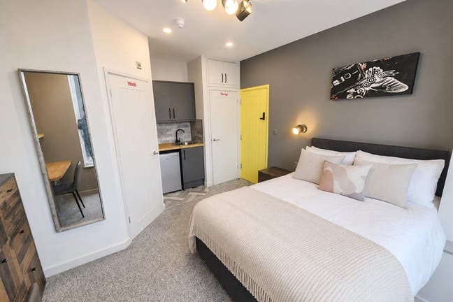 LARGE Luxury Studio En Suites -No Bills To Pay! Main Photo