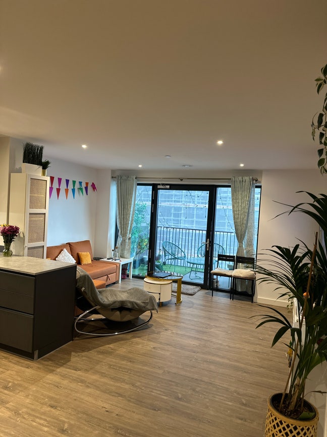 New-Build Flat | Zone 2 (E3) – &pound;1,250 All-In  Main Photo