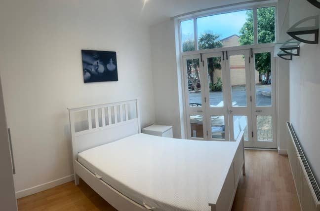 Lovely bright double room near Canada Water Main Photo