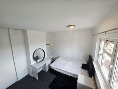 Double Room•Bills & Wifi Incl•Free Parking•&pound;600pcm Main Photo