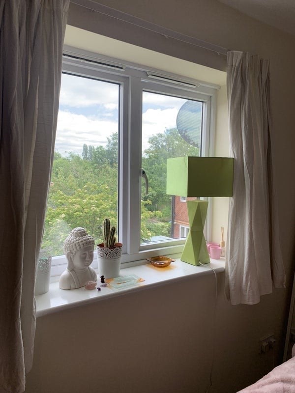 Large Double Room Bills Included Available Now Main Photo
