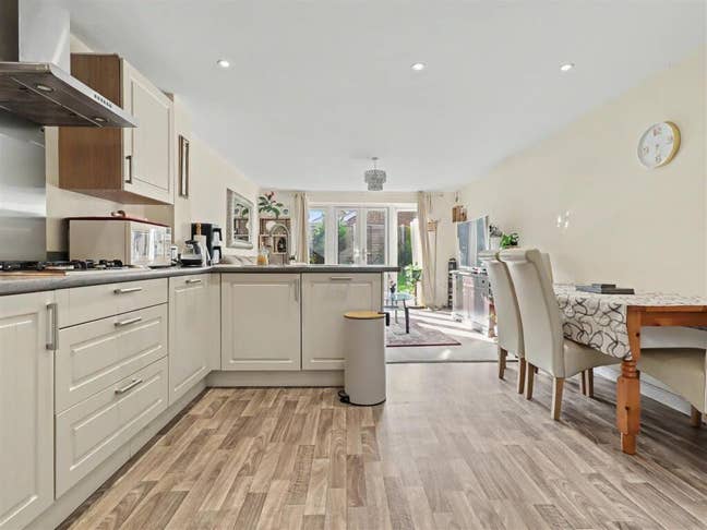 4 Bed Semi-Detached House, Queens Hills Main Photo