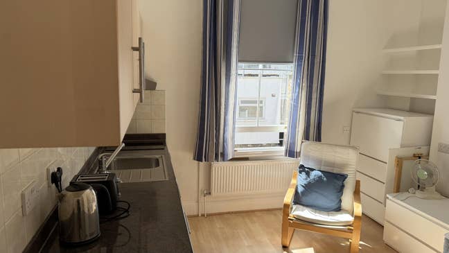 Attractively designed room in convenient location  Main Photo