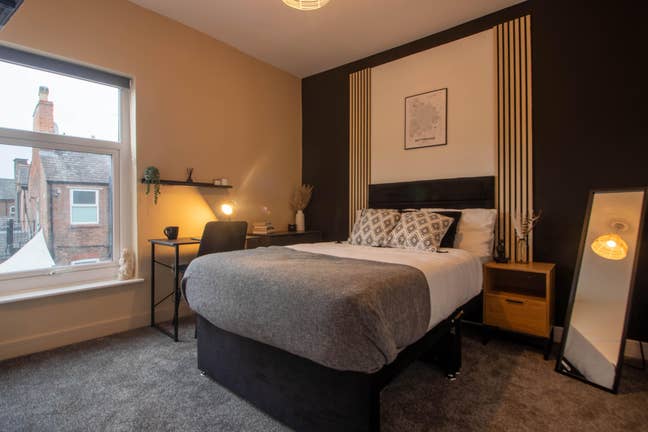 SPACIOUS En-Suite Double Room Available Aug Main Photo