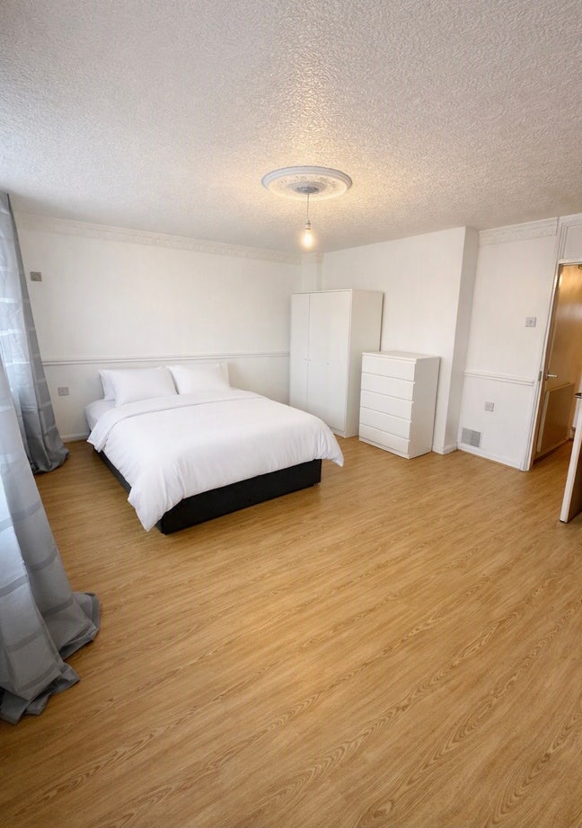 🔥🏠 Room for Rent – &pound;1,100/Month – E14 Main Photo