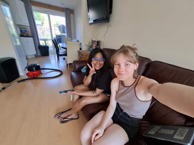 Seeking 2 Double Rooms in Social Home Main Photo