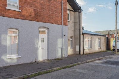 Double Room with en-suite available BT5 Main Photo