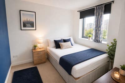 🏡 Super King Double Room - Island Gardens  Main Photo