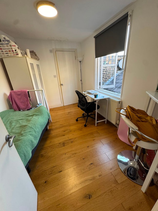 Cosy Medium En suite Available Russell Square Main Photo