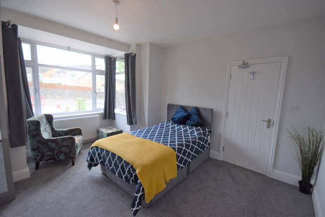 Large Ensuite Walk Away From Southmead Hospital Main Photo
